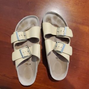 Size 38 cream colored Birkenstock Arizona sandals